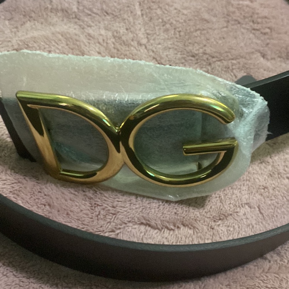 Authentic Dolce&Gabbana black leather belt with gold buckle.